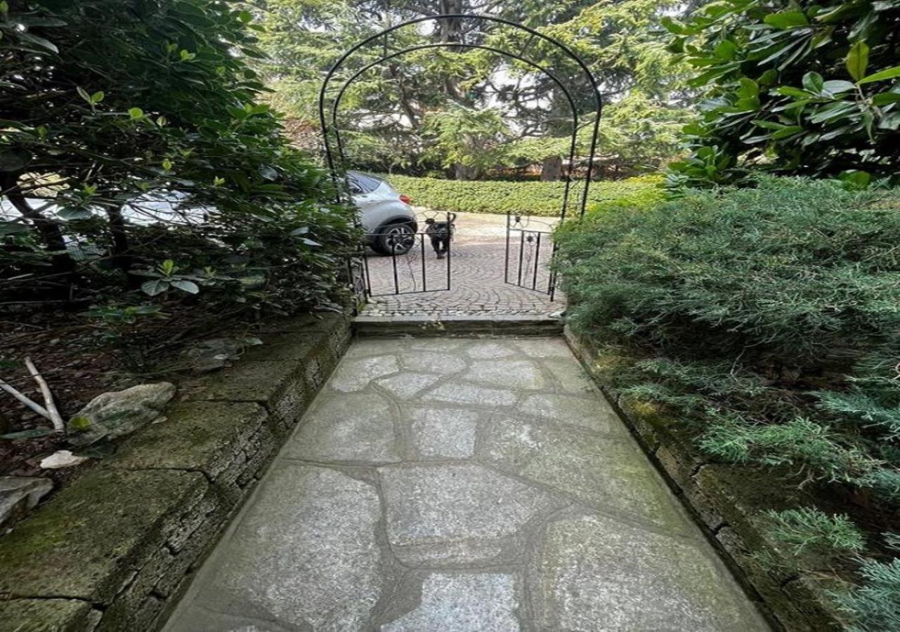 Rose'S Garden - Zona Tranquilla - Vicino Torino Appartement Pino Torinese Buitenkant foto