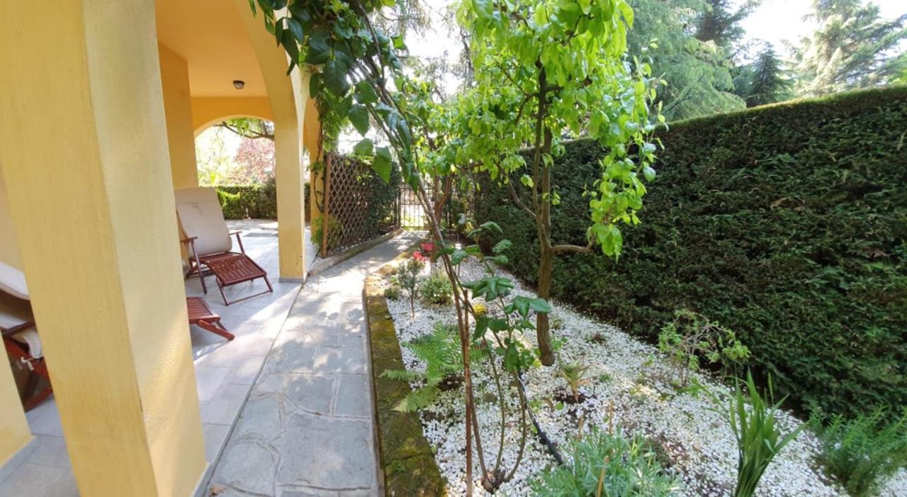 Rose'S Garden - Zona Tranquilla - Vicino Torino Appartement Pino Torinese Buitenkant foto